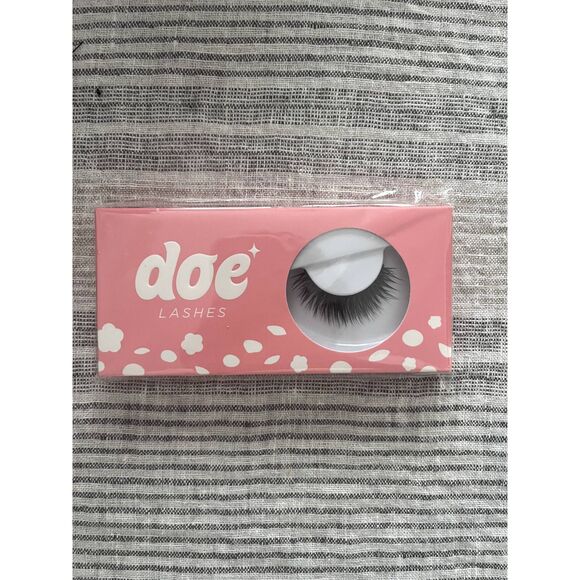 New Doe Beauty Lashes in Fuccboi Repellent - Picture 2 of 4